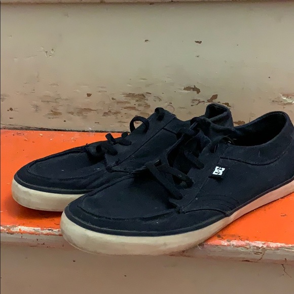 Casual DC sneakers, men’s size 8 - Picture 2 of 4